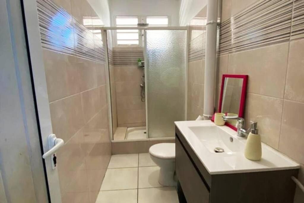 Charmant Appartement Avec Piscine Le Robert Exterior foto