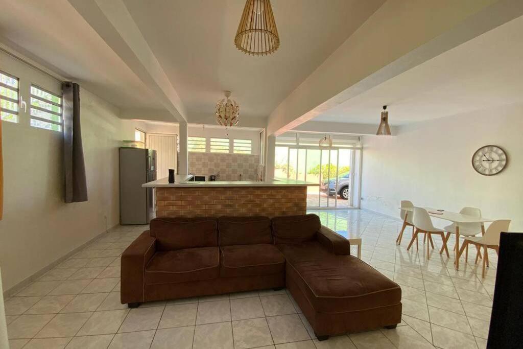Charmant Appartement Avec Piscine Le Robert Exterior foto