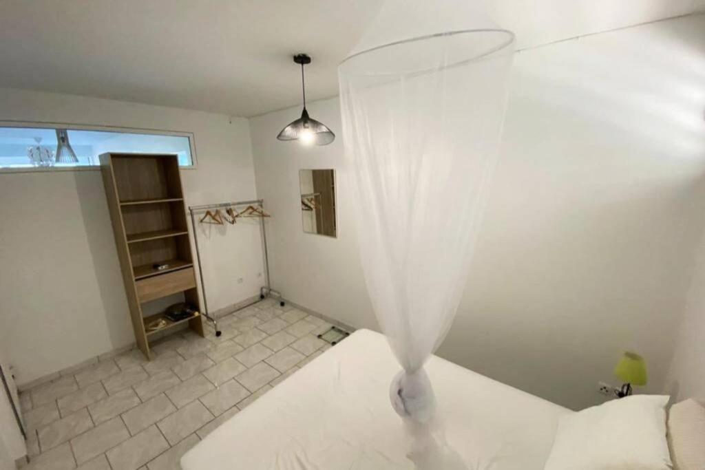 Charmant Appartement Avec Piscine Le Robert Exterior foto
