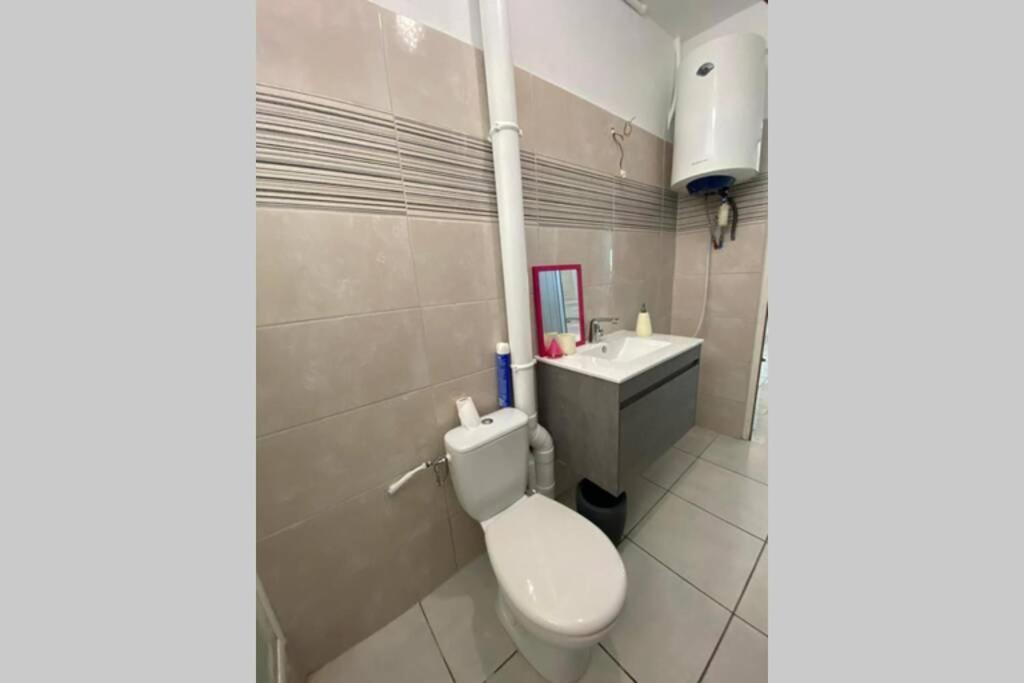 Charmant Appartement Avec Piscine Le Robert Exterior foto
