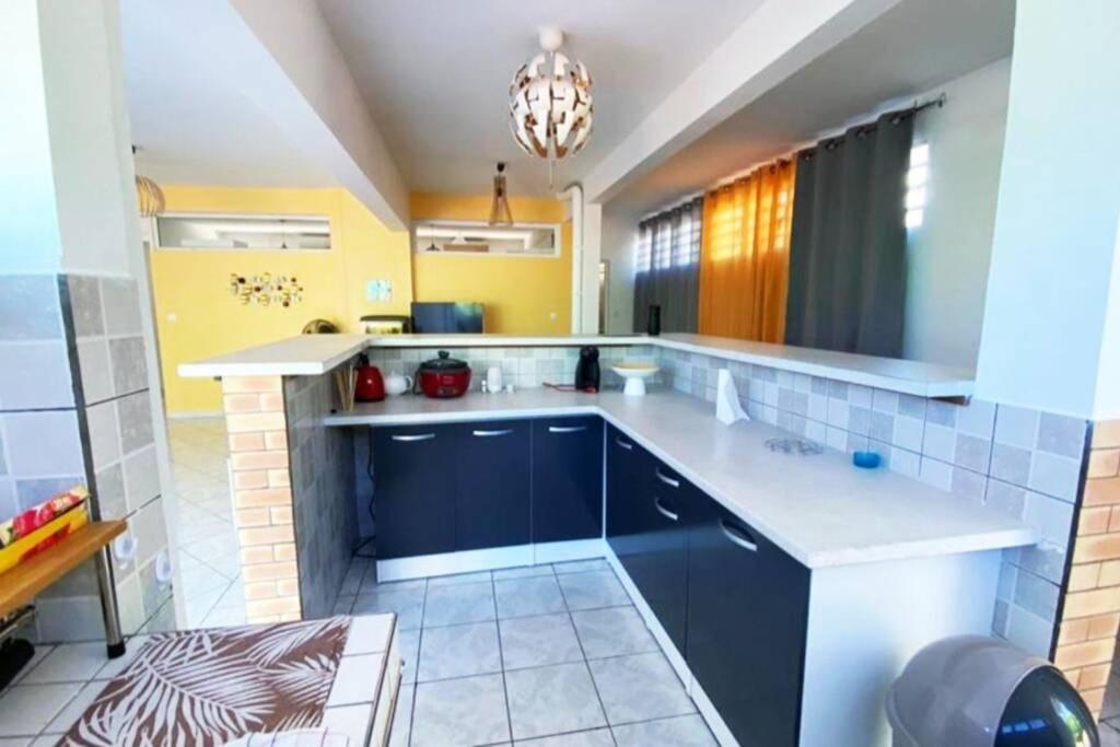 Charmant Appartement Avec Piscine Le Robert Exterior foto
