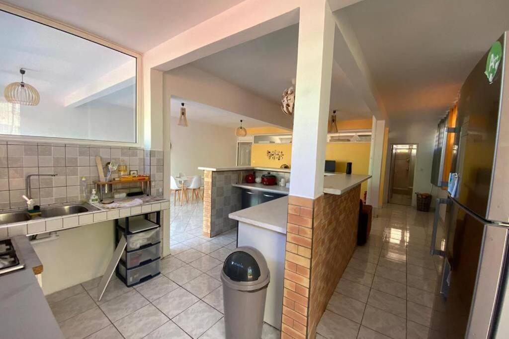 Charmant Appartement Avec Piscine Le Robert Exterior foto